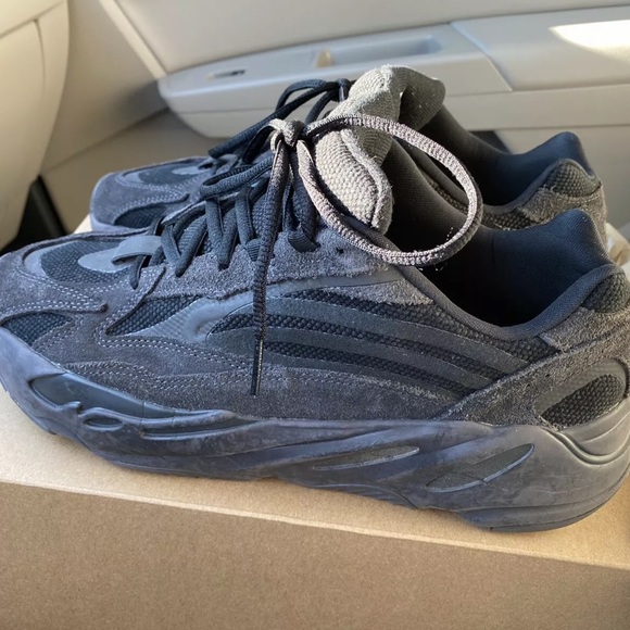 Yeezy boost 700 v2 vanta